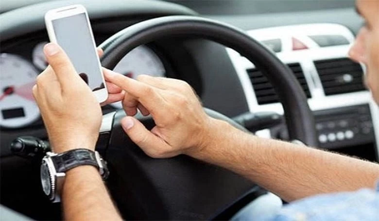 Οδηγοί προσοχή! Όλες οι αλλαγές για το handsfree – Τσουχτερά πρόστιμα
